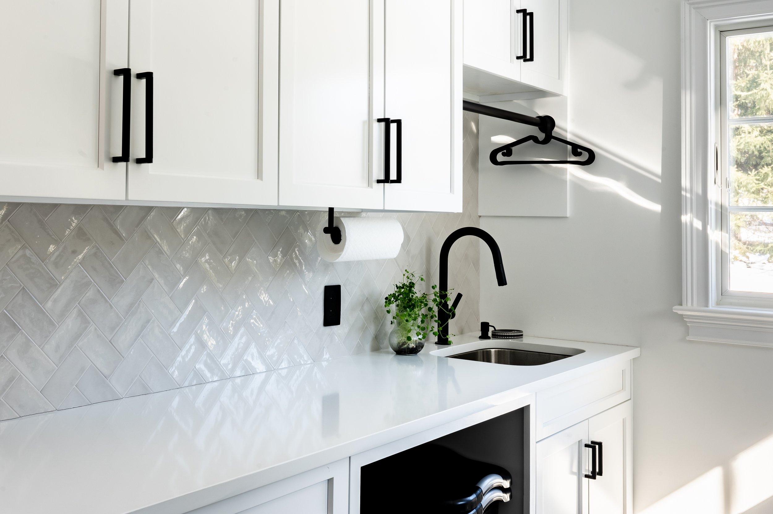 Modern kitchen remodel Morris Plains NJ - island with pendant lighting